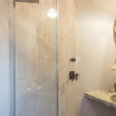 Villa Torre Ginestre 12, Emma